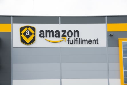 Amazon_fulfillment_center_billboard